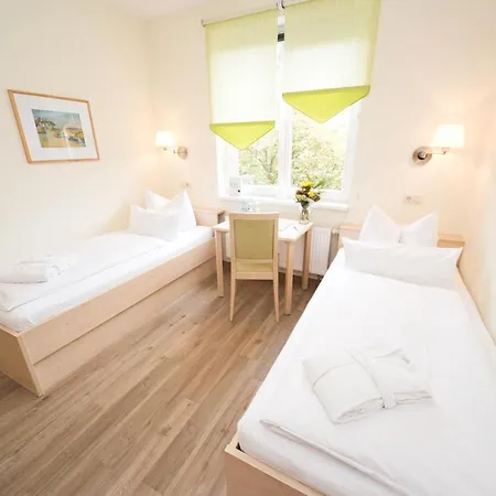 Landhotel Bad Duerrenberg فندق